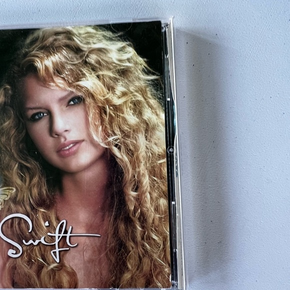 Taylor Swift Debut Album CD - Picture 3 of 11